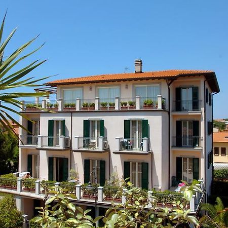 Riviera Residence Marina di Pietrasanta Bagian luar foto